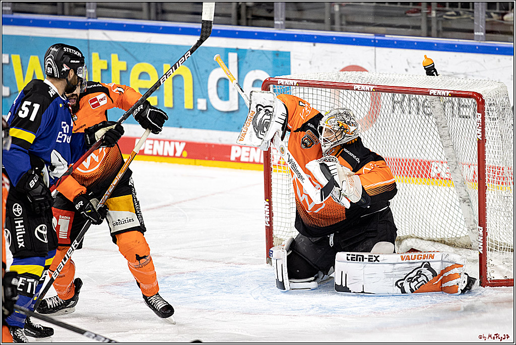 PENNY DEL;  Koelner Haie - Grizzlys Wolfsburg; Koeln, 25.11.2021